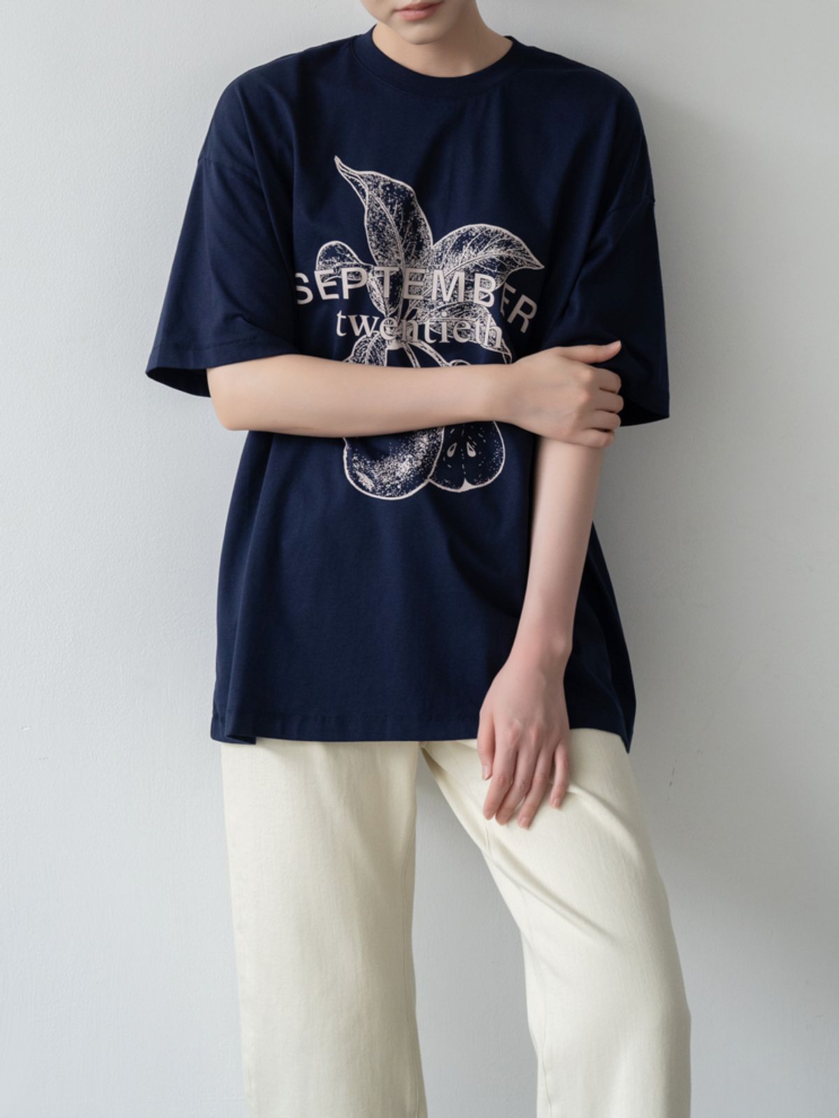 셉템버투웨니(SEPTEMBER TWENTIETH) 셉템버투웨니 오버핏 티셔츠 (Navy)