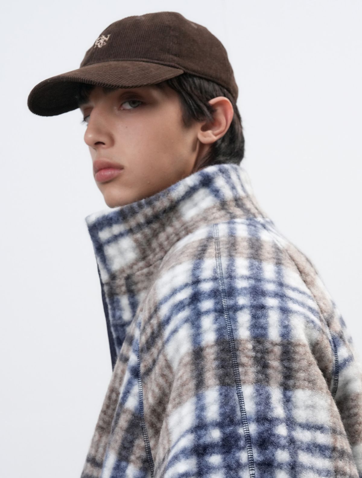 제너럴아이디어(GENERALIDEA) UNISEX 코듀로이 GNRL 로고 볼캡 [BROWN] / SBE3U91005