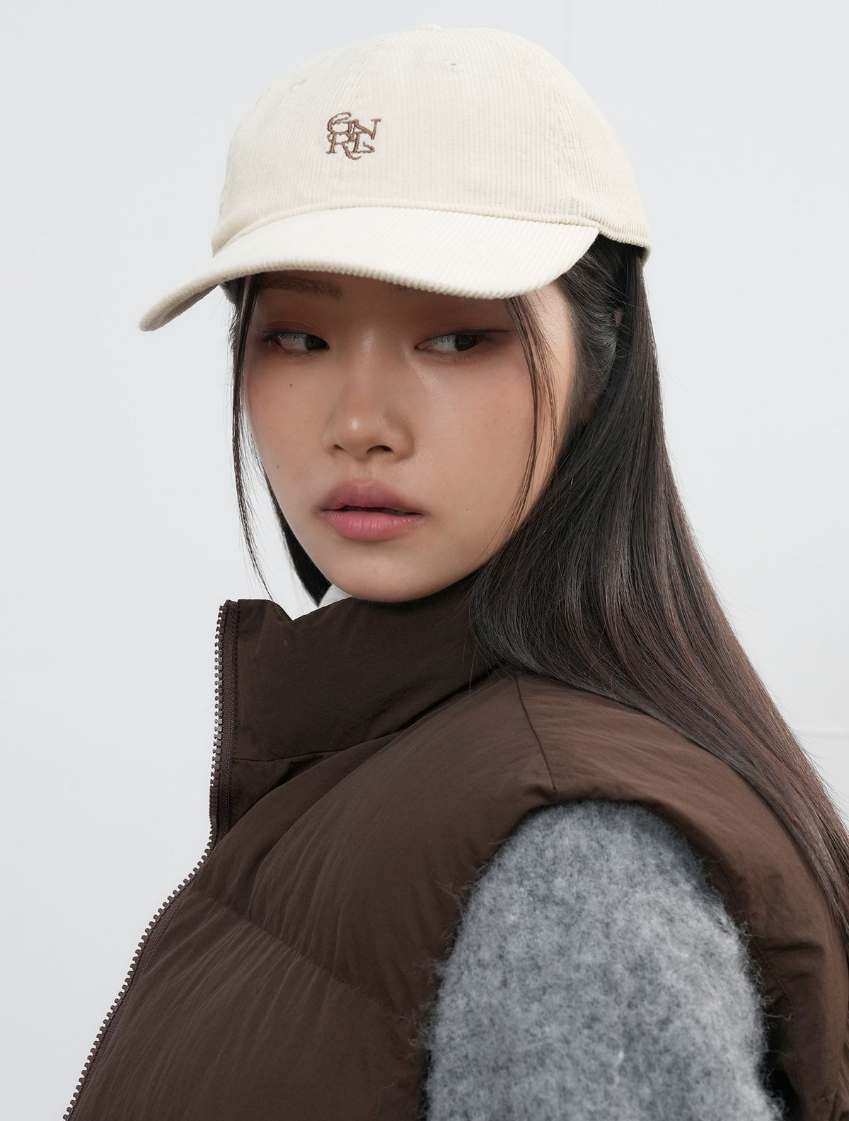 제너럴아이디어(GENERALIDEA) UNISEX 코듀로이 GNRL 로고 볼캡 [CREAM] / SBE3U91005