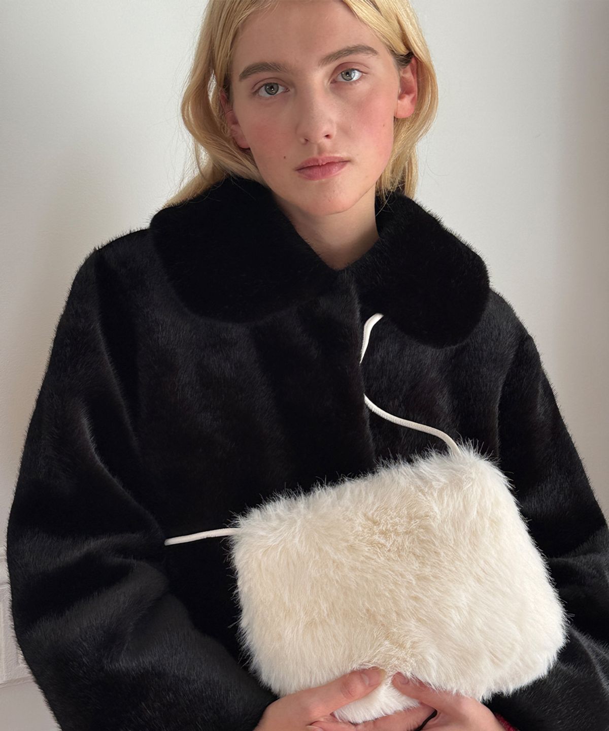 시눈(SINOON) SN Mini Fur Cross Bag (Ivory)