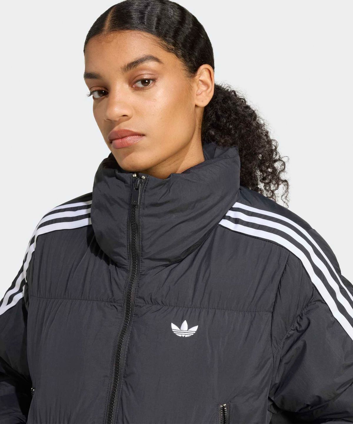 아디다스(ADIDAS) 크롭 합성 다운 퍼퍼 - 블랙 / JX2970