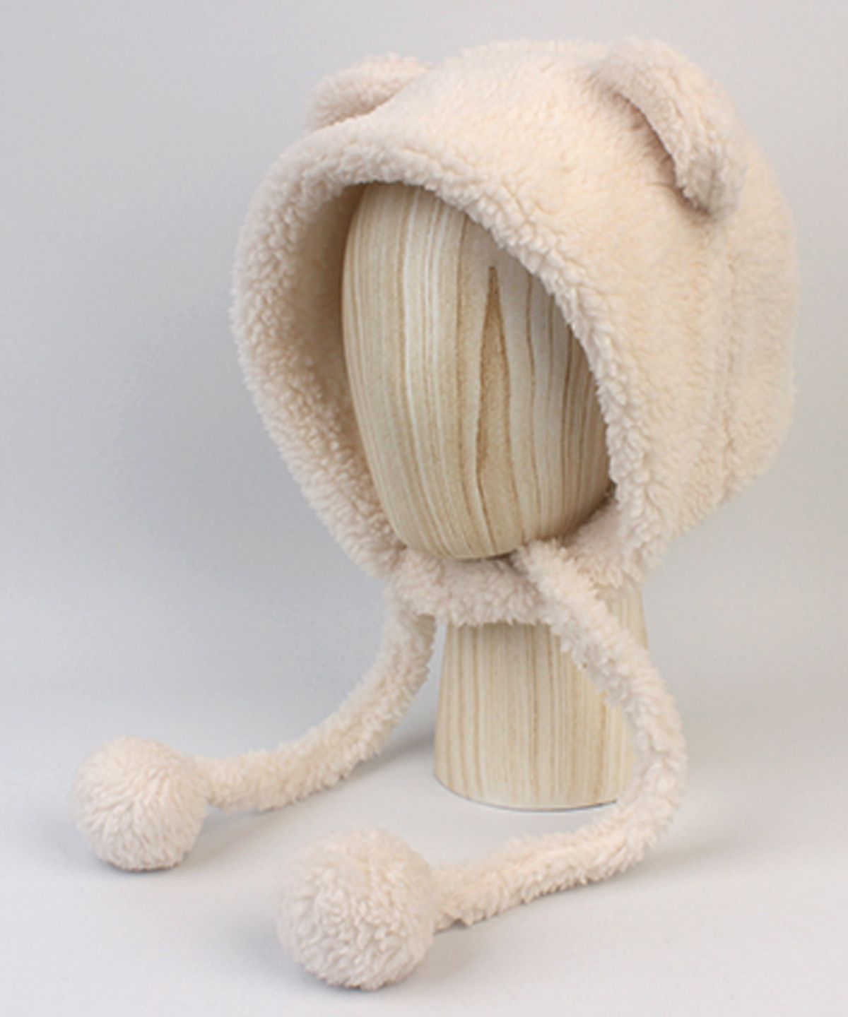 유니버셜 케미스트리(UNIVERSAL CHEMISTRY) Bear Bold Fleece Ivory Bonnet Hat 곰돌이모자