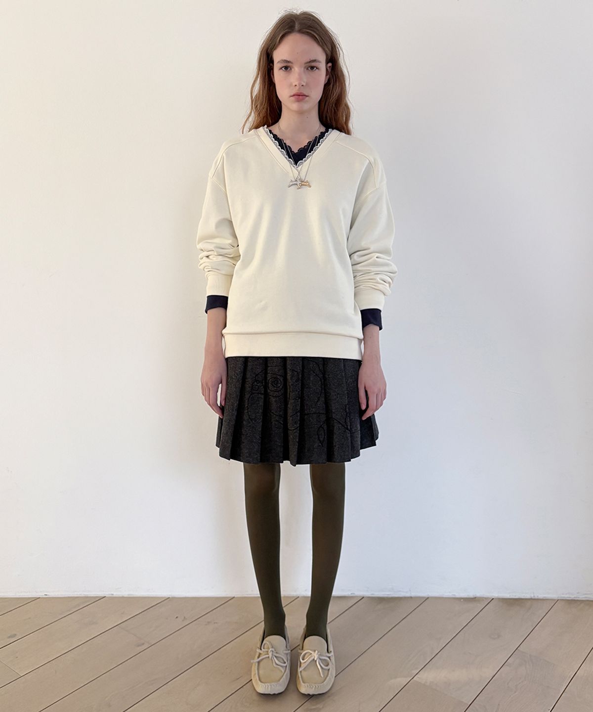 시눈(SINOON) [아이브 레이 착용] SN Lace Sweatshirt (Cream)