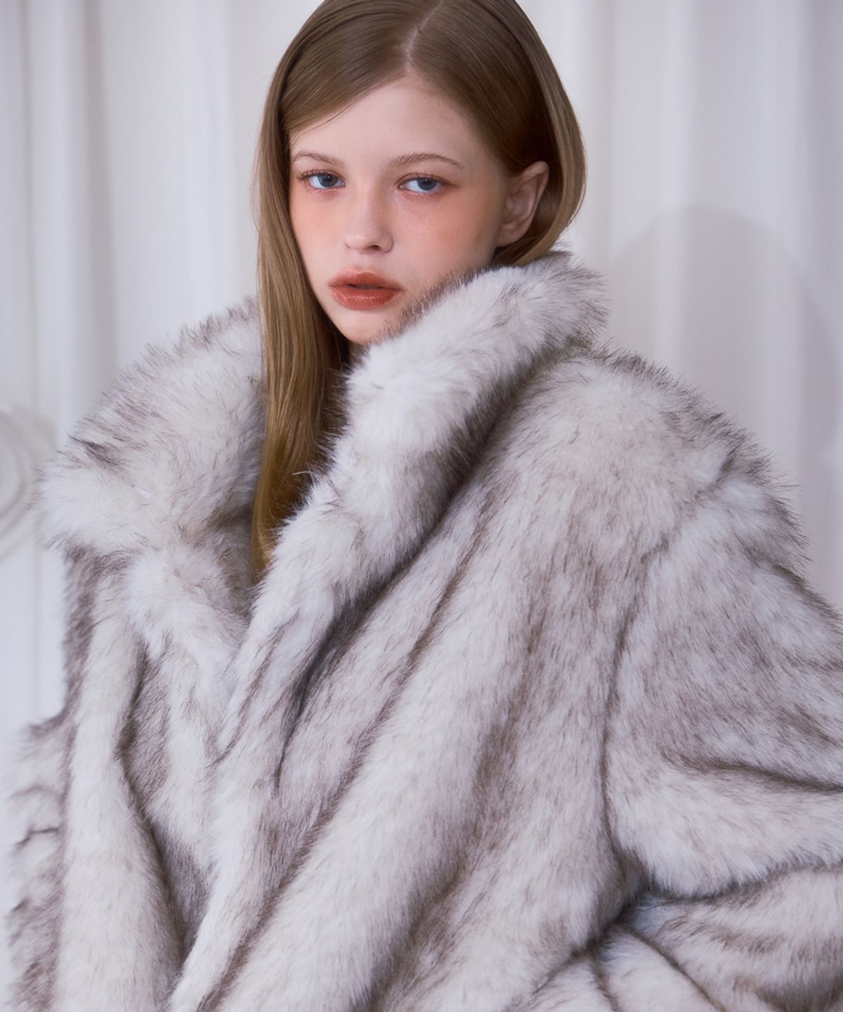 로제프란츠(ROSEFRANTZ) Crop Mix Fur Jacket [Beige]
