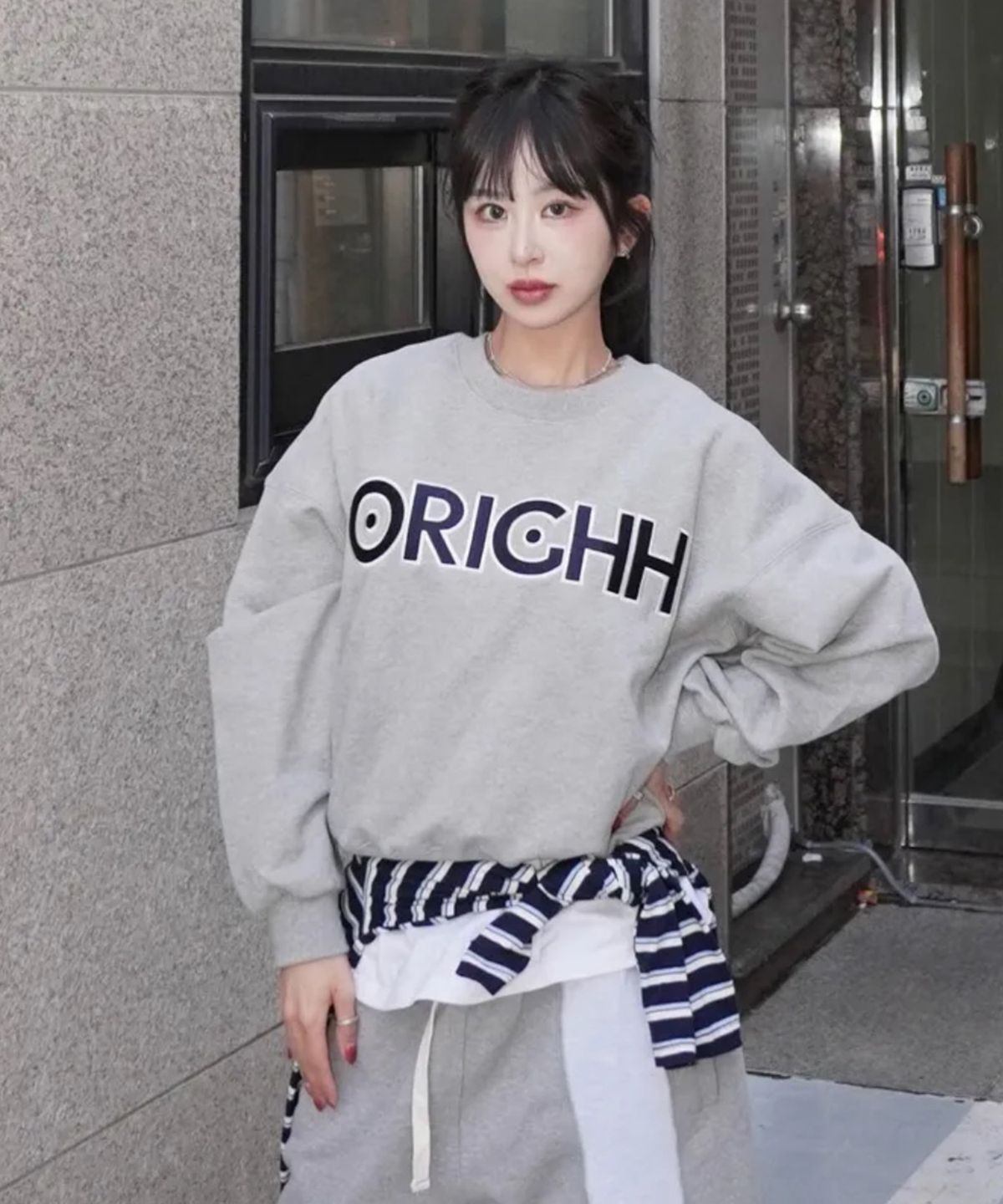 오라이(ORIGHH) 자수 로고 오버핏 맨투맨_멜란지그레이