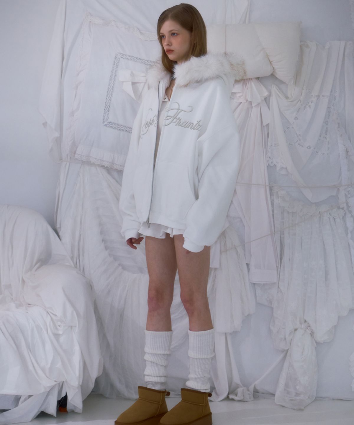 로제프란츠(ROSEFRANTZ) Fur Overfit Lettering Hood Zip-up [Ivory]