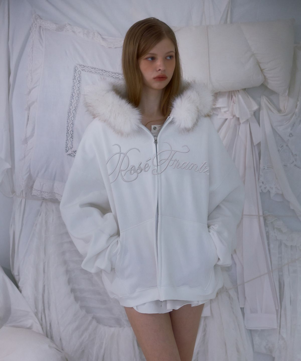 로제프란츠(ROSEFRANTZ) Fur Overfit Lettering Hood Zip-up [Ivory]