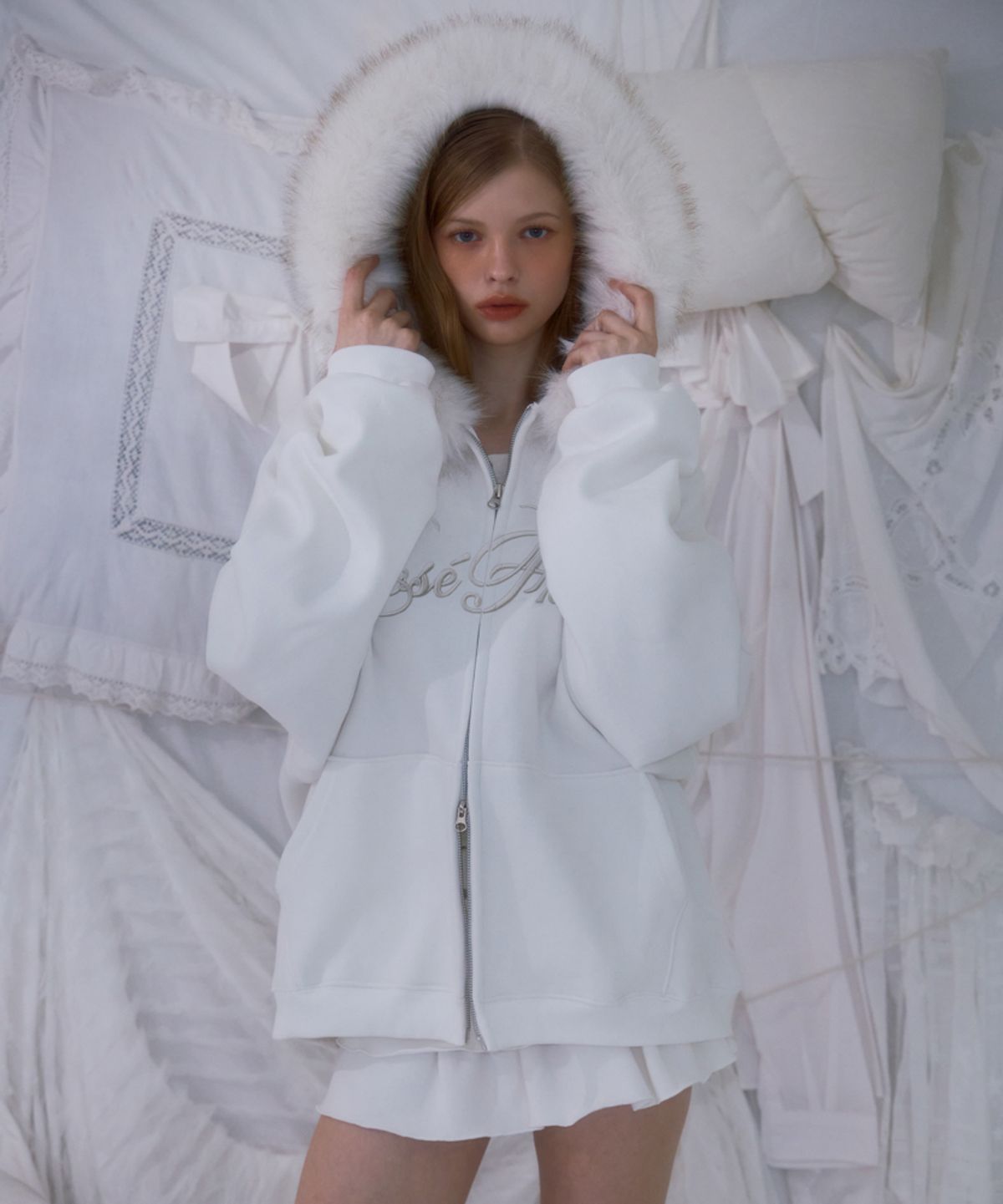 로제프란츠(ROSEFRANTZ) Fur Overfit Lettering Hood Zip-up [Ivory]