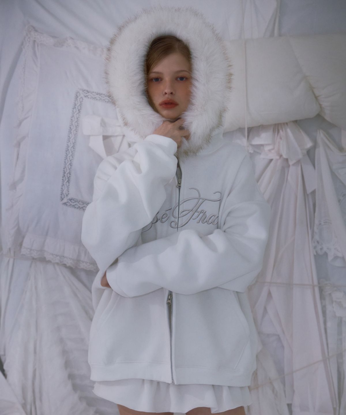로제프란츠(ROSEFRANTZ) Fur Overfit Lettering Hood Zip-up [Ivory]