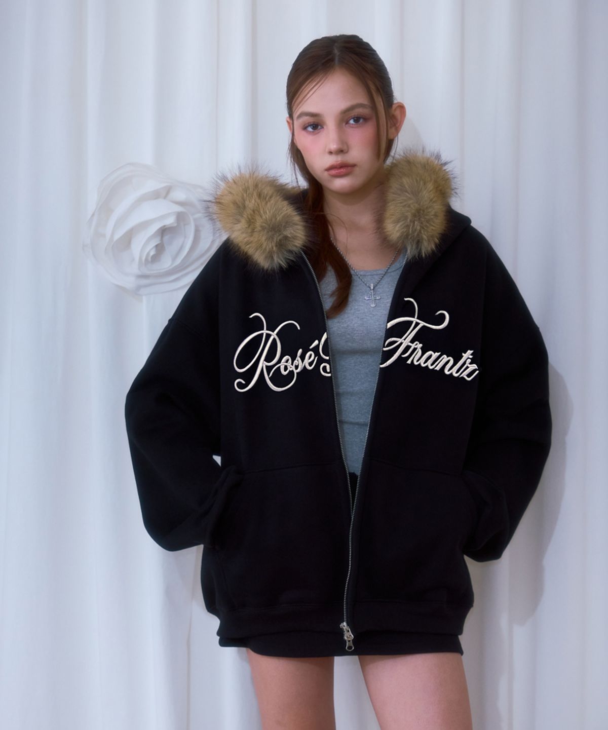 로제프란츠(ROSEFRANTZ) Fur Overfit Lettering Hood Zip-up [Black]