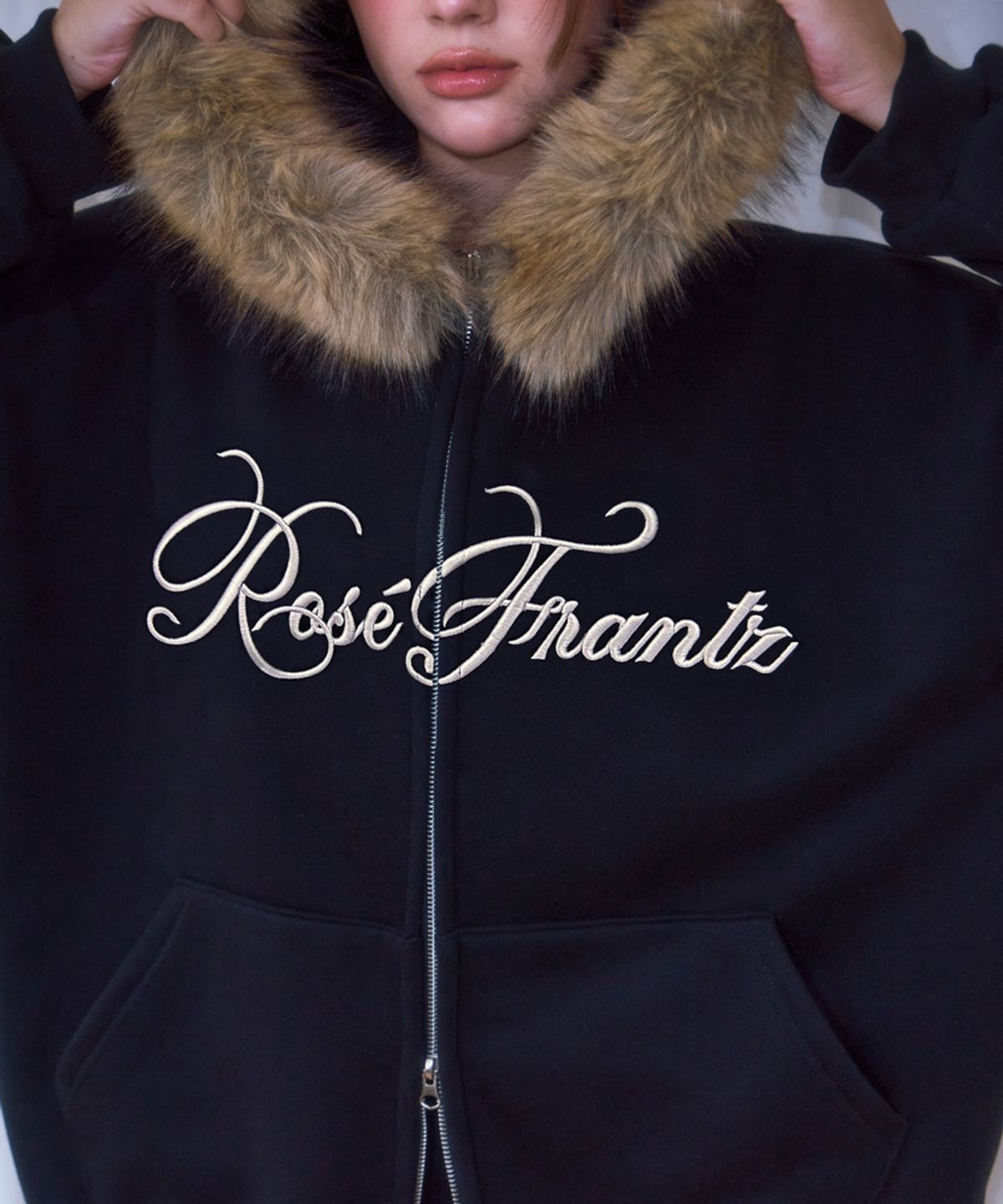 로제프란츠(ROSEFRANTZ) Fur Overfit Lettering Hood Zip-up [Black]