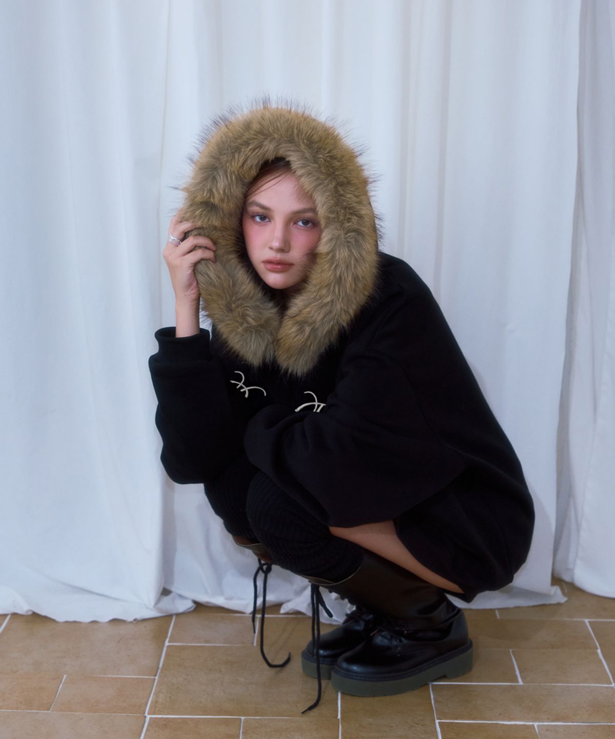 로제프란츠(ROSEFRANTZ) Fur Overfit Lettering Hood Zip-up [Black]