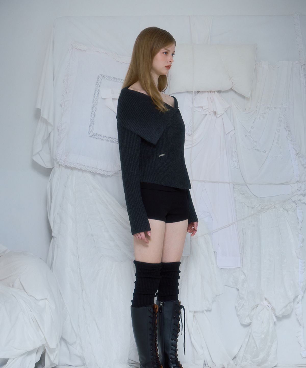 로제프란츠(ROSEFRANTZ) Unbalance Collar Button Knit [Charcoal]