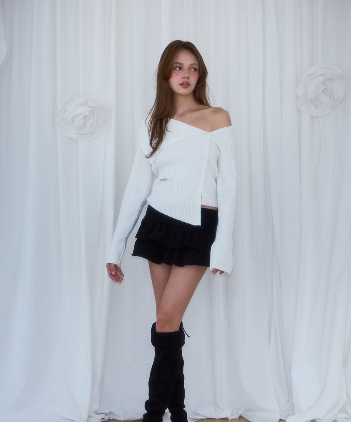 로제프란츠(ROSEFRANTZ) Unbalance Collar Button Knit [Ivory]