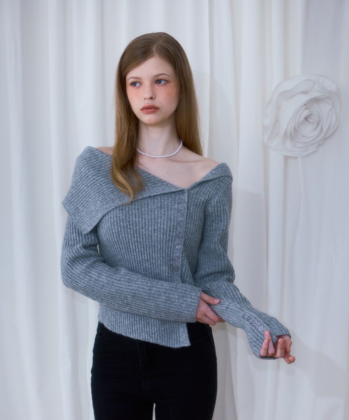 로제프란츠(ROSEFRANTZ) Unbalance Collar Button Knit [Gray]