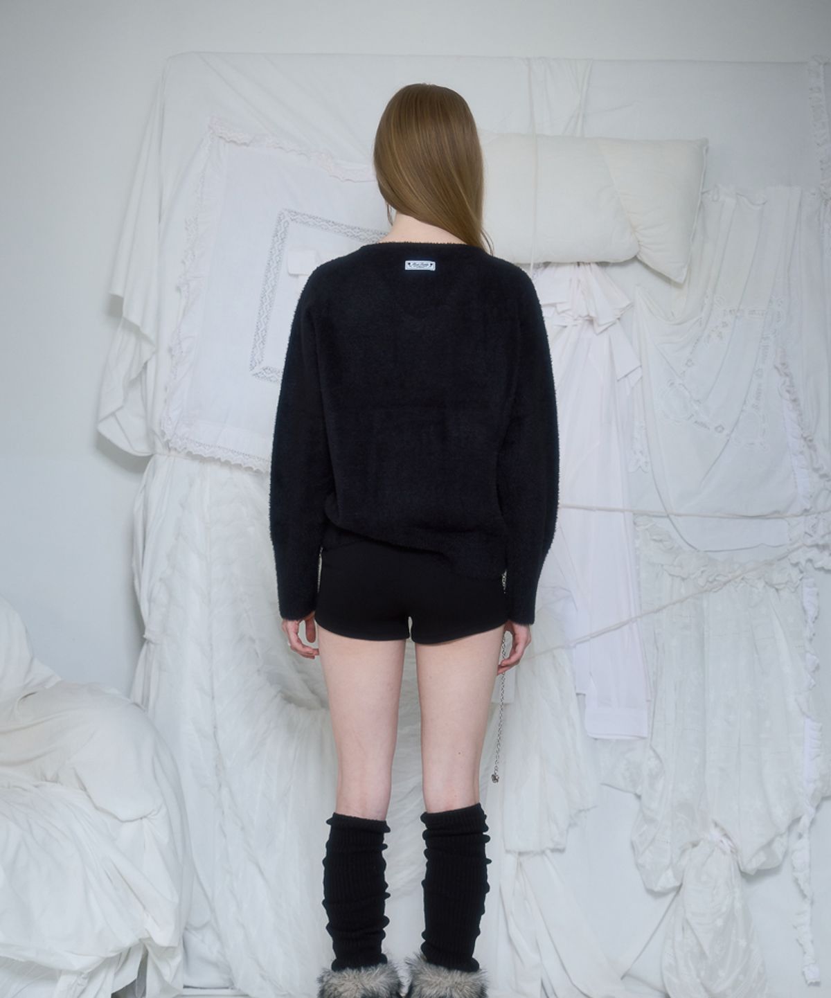 로제프란츠(ROSEFRANTZ) Fur V-neck Knit [Black]