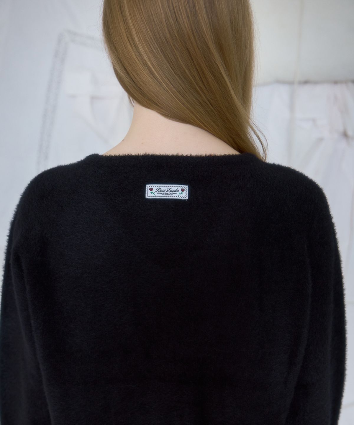 로제프란츠(ROSEFRANTZ) Fur V-neck Knit [Black]