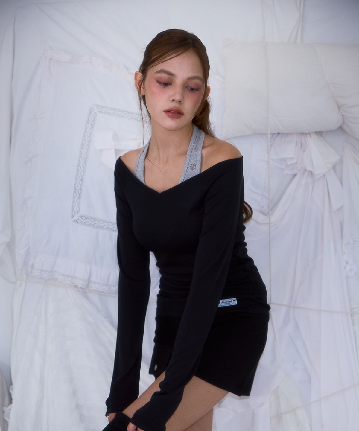 로제프란츠(ROSEFRANTZ) Soft Curve V-neck Long Sleeve [Black]