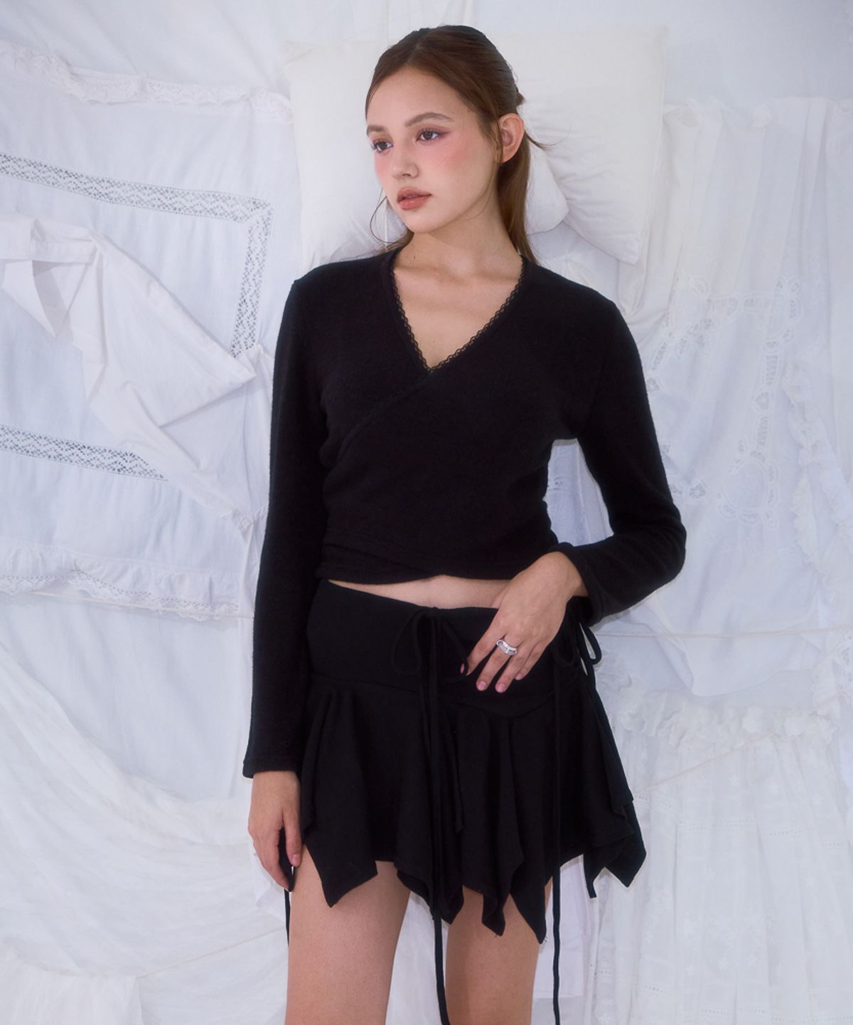로제프란츠(ROSEFRANTZ) Lace Line Wrap Long Sleeve [Black]