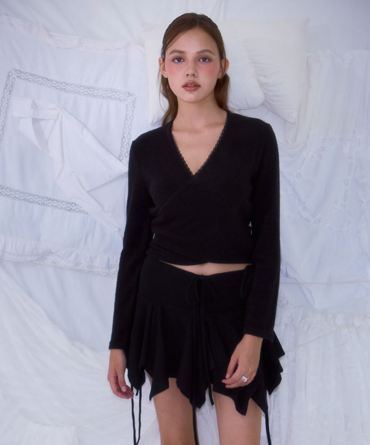 로제프란츠(ROSEFRANTZ) Lace Line Wrap Long Sleeve [Black]