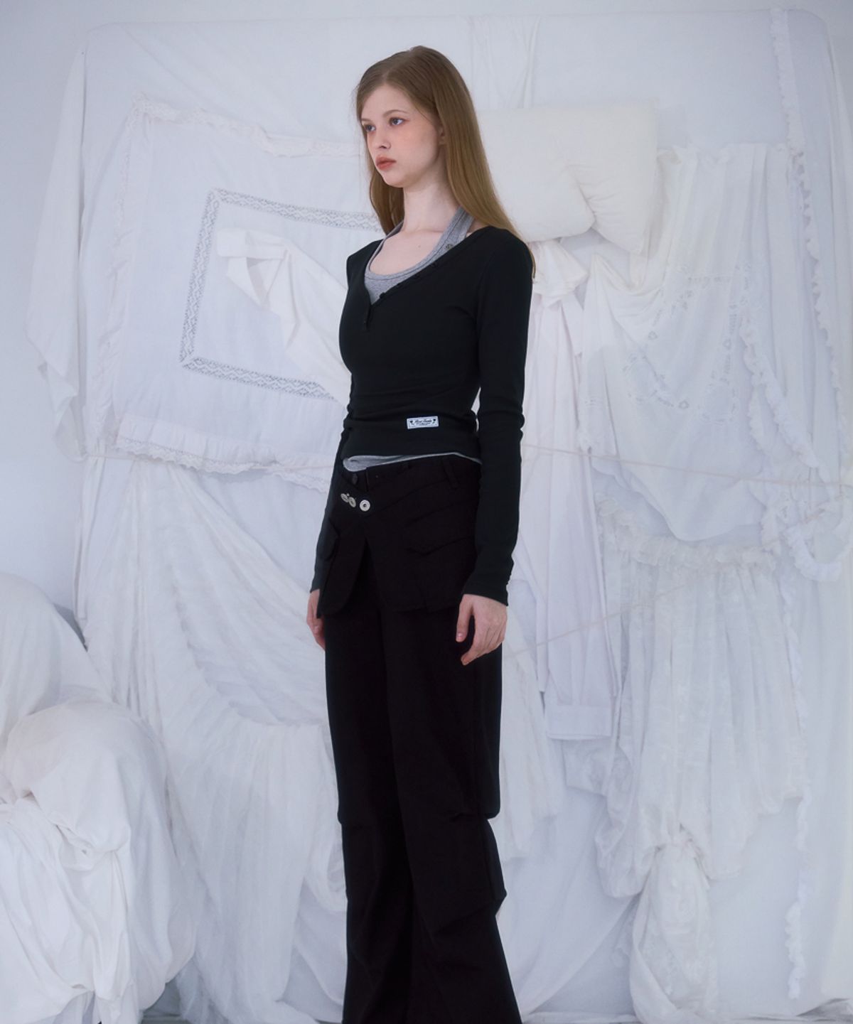 로제프란츠(ROSEFRANTZ) V-neck Button Long Sleeve [Black]