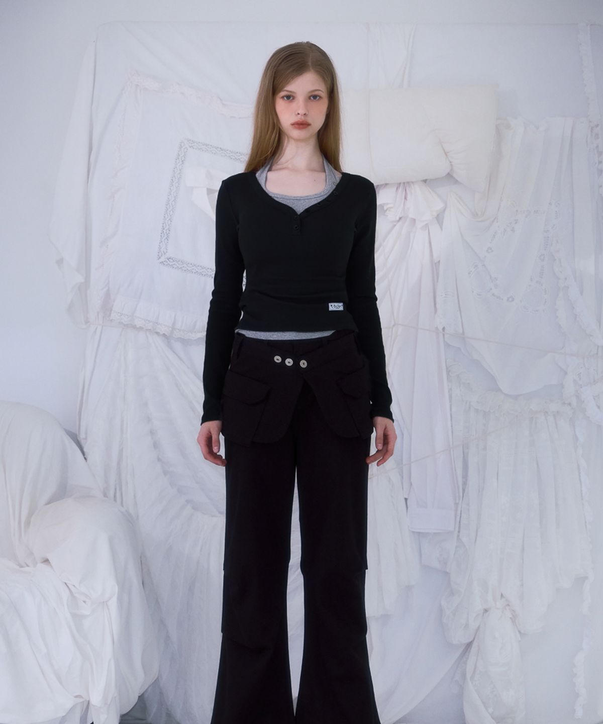 로제프란츠(ROSEFRANTZ) V-neck Button Long Sleeve [Black]