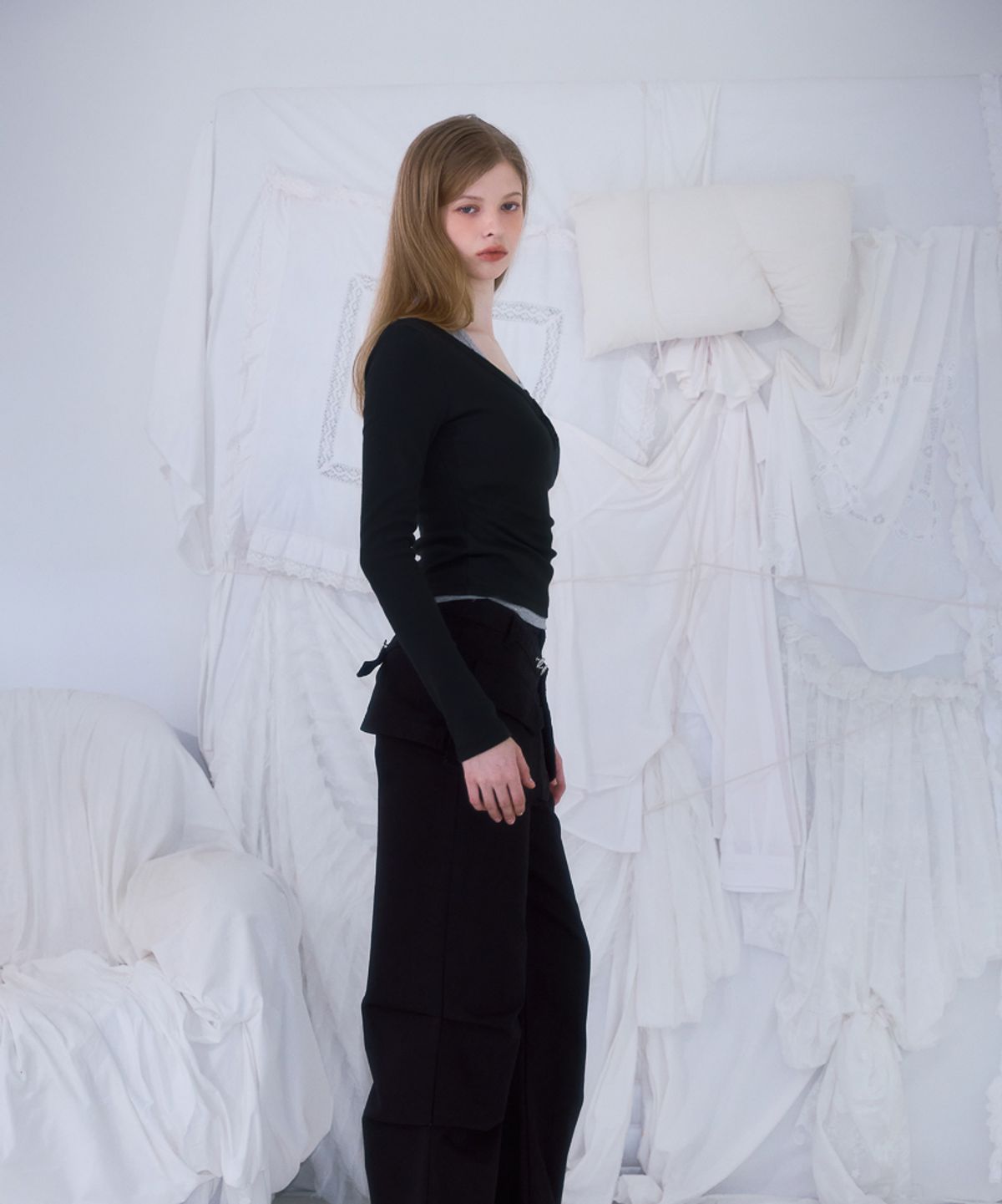 로제프란츠(ROSEFRANTZ) V-neck Button Long Sleeve [Black]