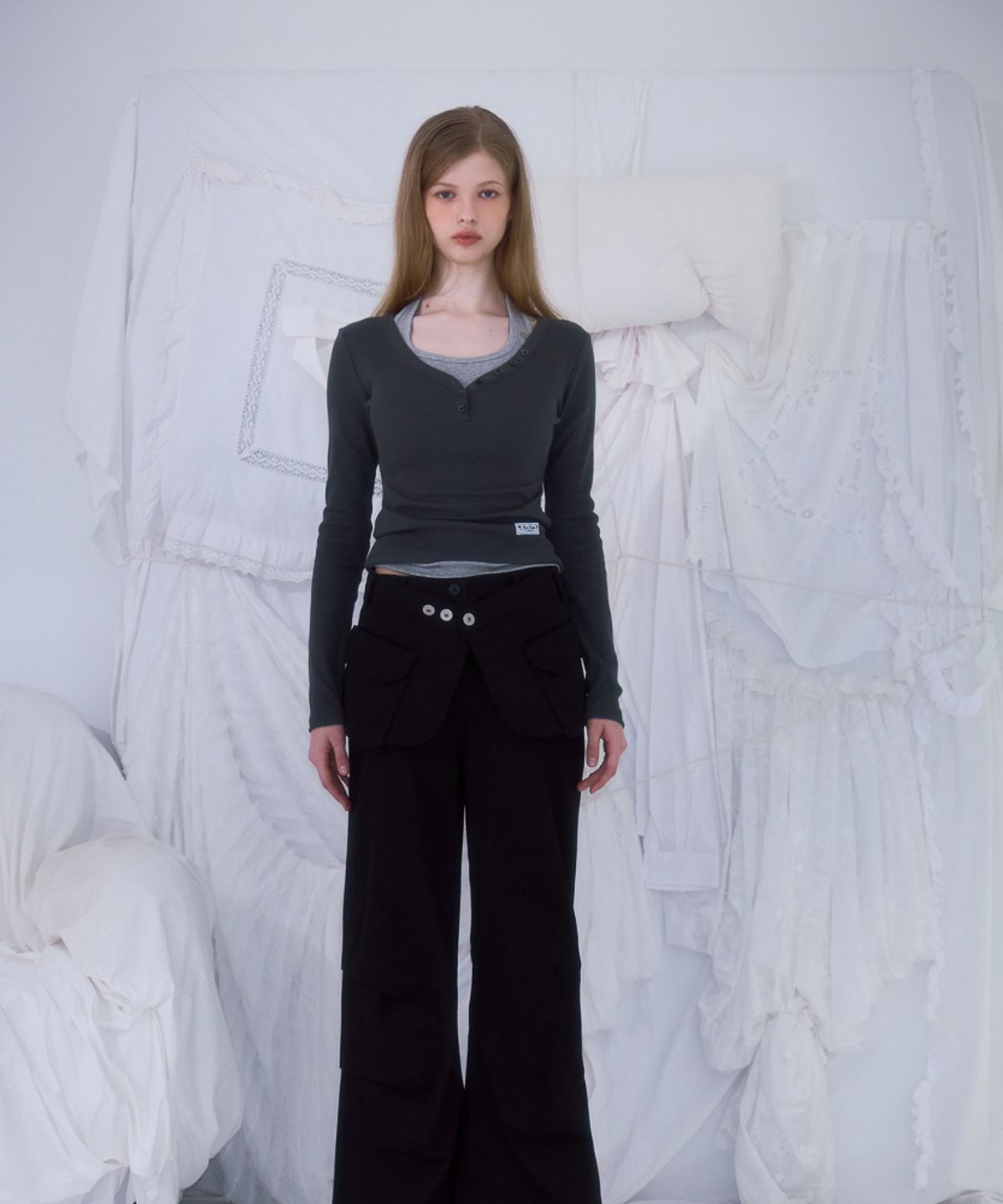 로제프란츠(ROSEFRANTZ) V-neck Button Long Sleeve [Charcoal]