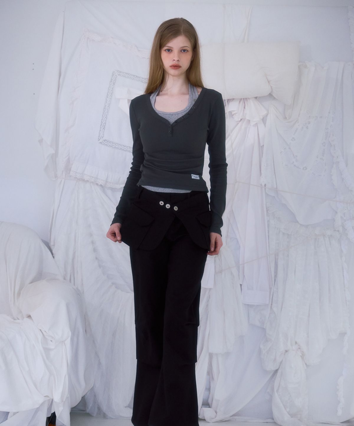 로제프란츠(ROSEFRANTZ) V-neck Button Long Sleeve [Charcoal]