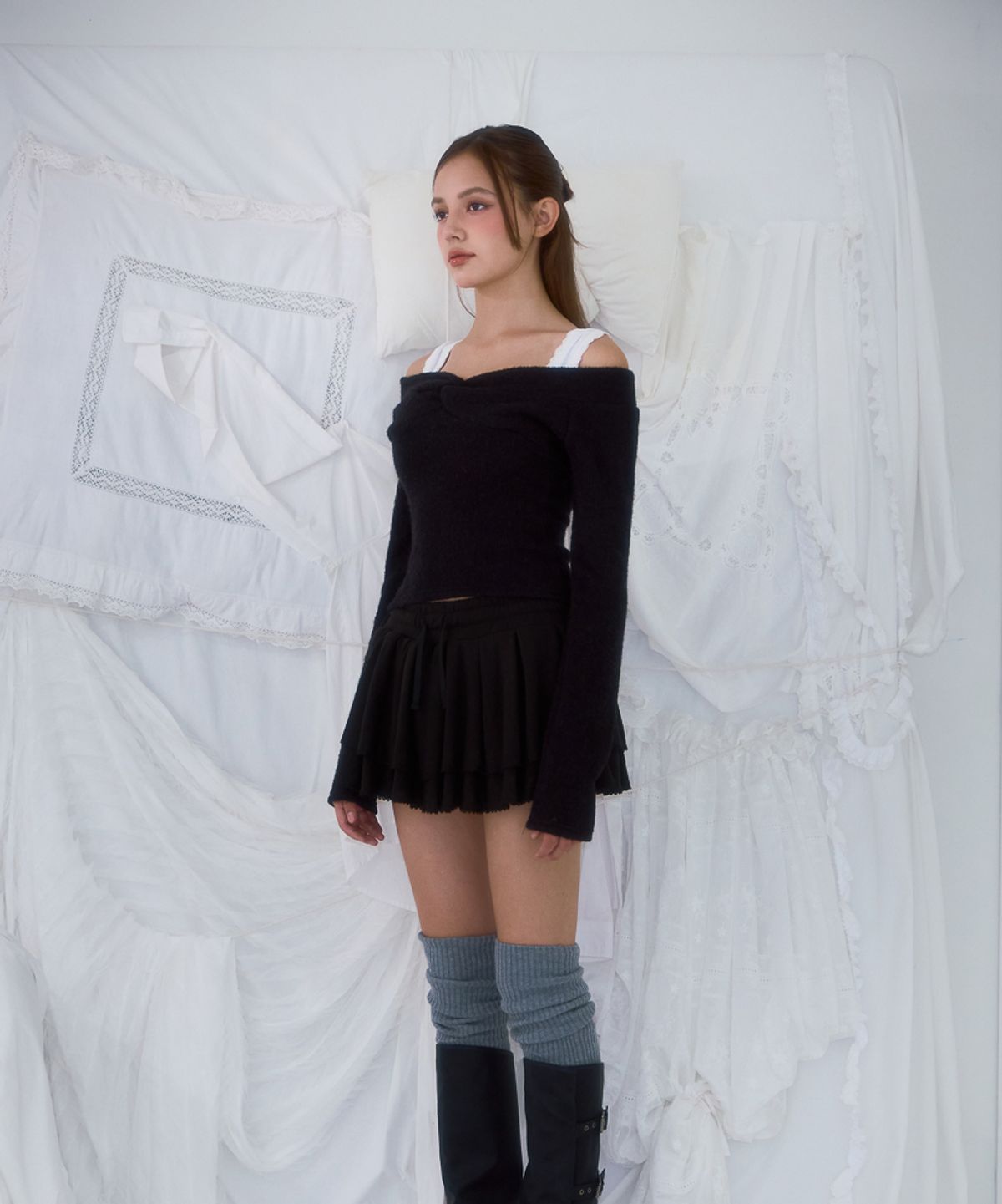 로제프란츠(ROSEFRANTZ) Twist Off Shoulder Long Sleeve [Black]