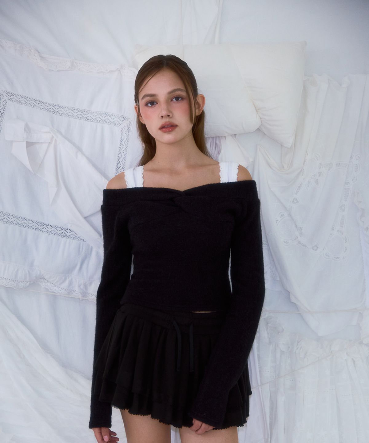 로제프란츠(ROSEFRANTZ) Twist Off Shoulder Long Sleeve [Black]