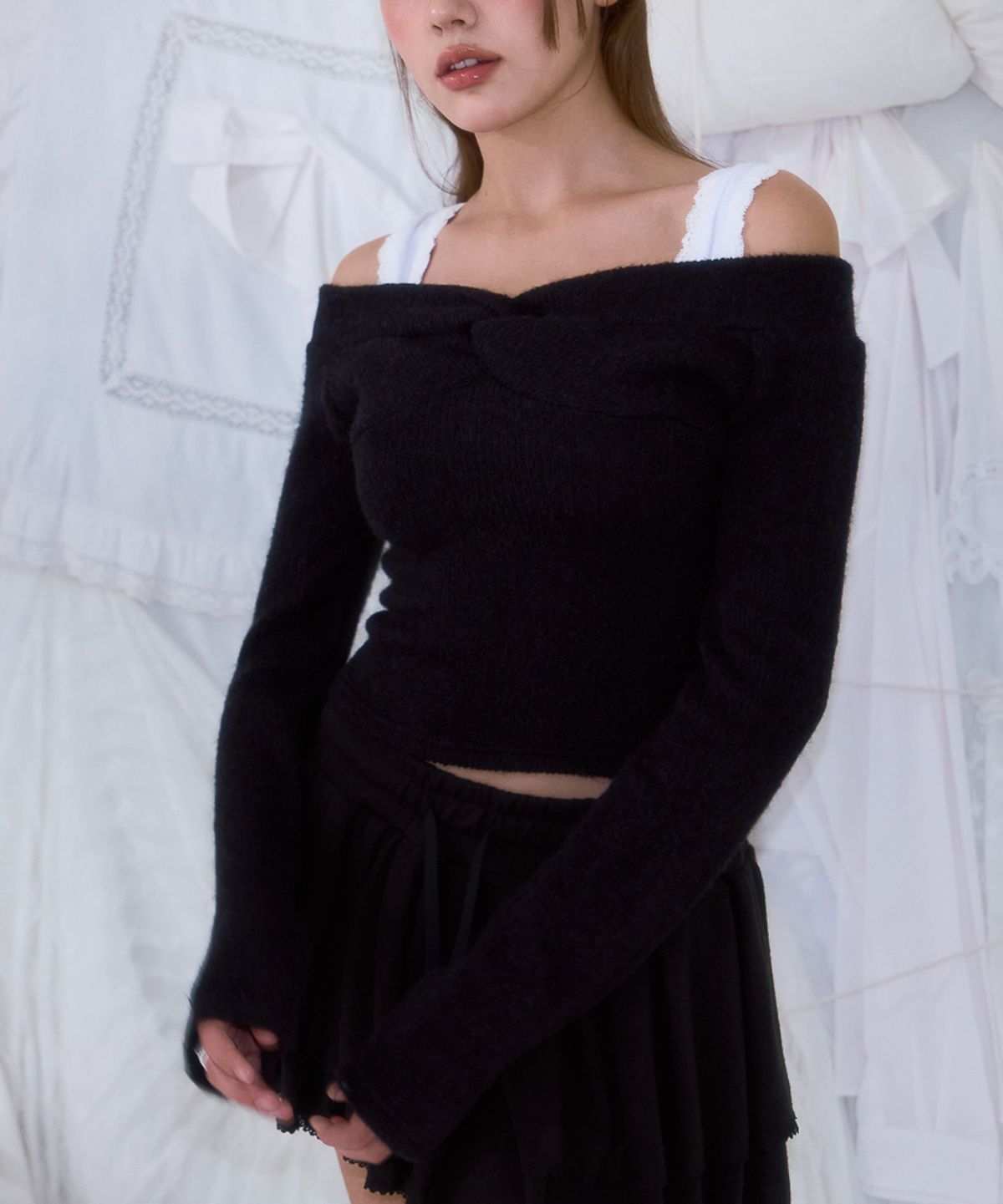 로제프란츠(ROSEFRANTZ) Twist Off Shoulder Long Sleeve [Black]