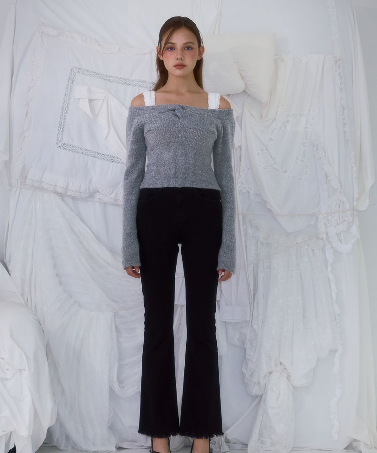 로제프란츠(ROSEFRANTZ) Twist Off Shoulder Long Sleeve [Gray]