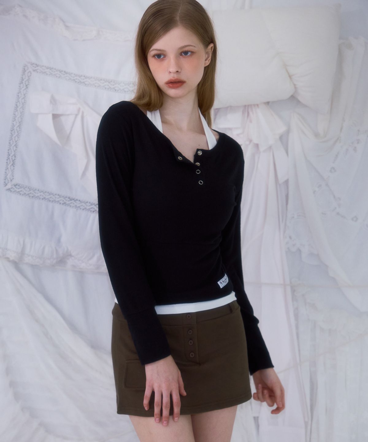 로제프란츠(ROSEFRANTZ) Eyelet Henley-neck Long Sleeve [Black]