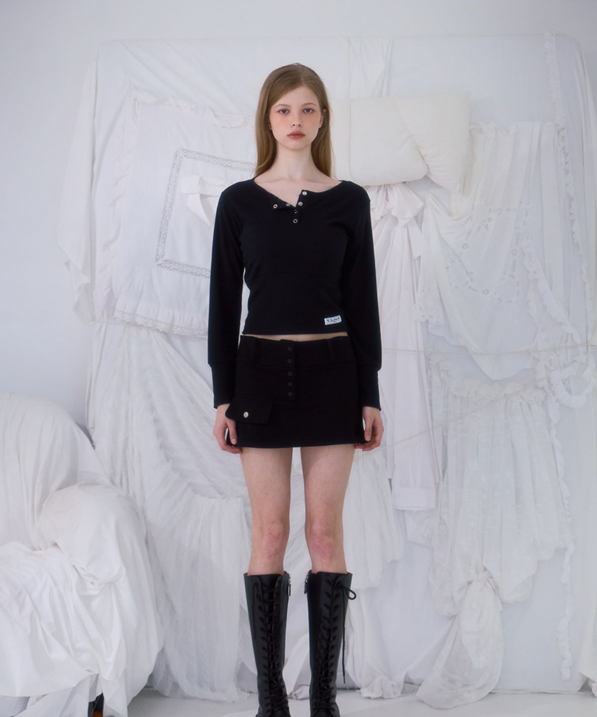 로제프란츠(ROSEFRANTZ) Eyelet Henley-neck Long Sleeve [Black]