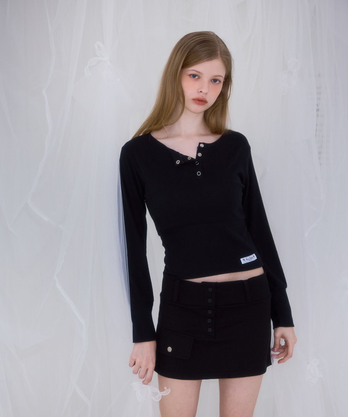 로제프란츠(ROSEFRANTZ) Eyelet Henley-neck Long Sleeve [Black]