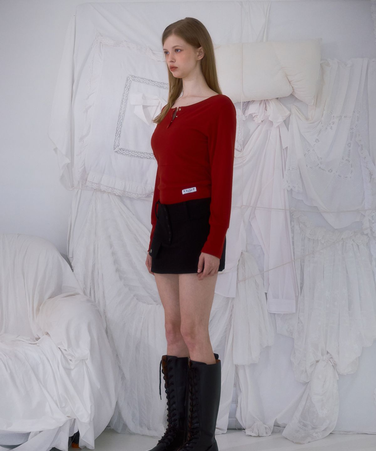 로제프란츠(ROSEFRANTZ) Eyelet Henley-neck Long Sleeve [Red]