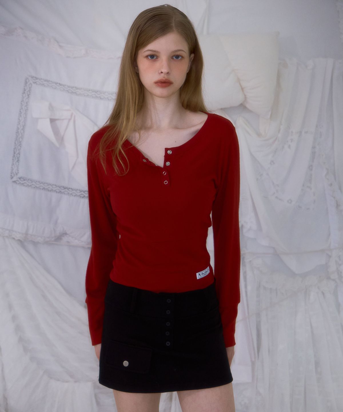 로제프란츠(ROSEFRANTZ) Eyelet Henley-neck Long Sleeve [Red]