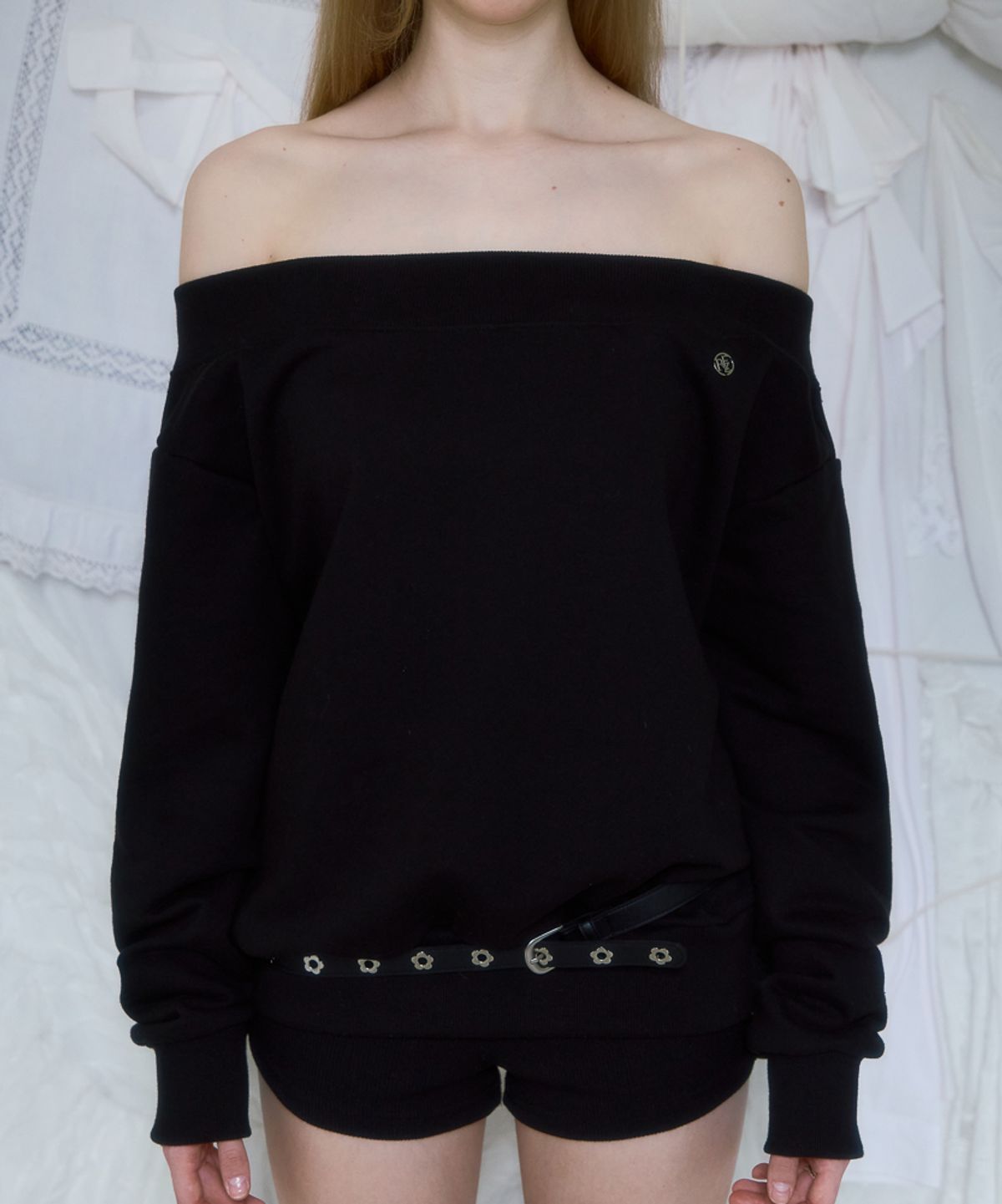 로제프란츠(ROSEFRANTZ) Off Shoulder Sweatshirt [Black]