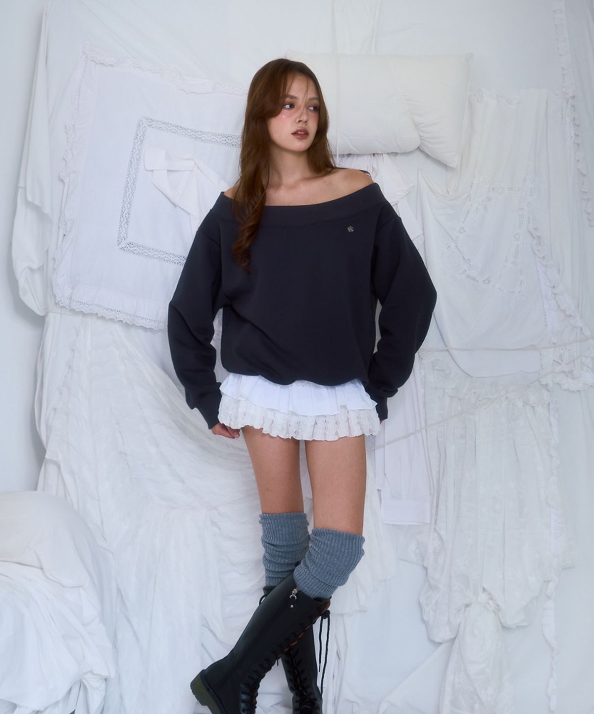로제프란츠(ROSEFRANTZ) Off Shoulder Sweatshirt [Charcoal]