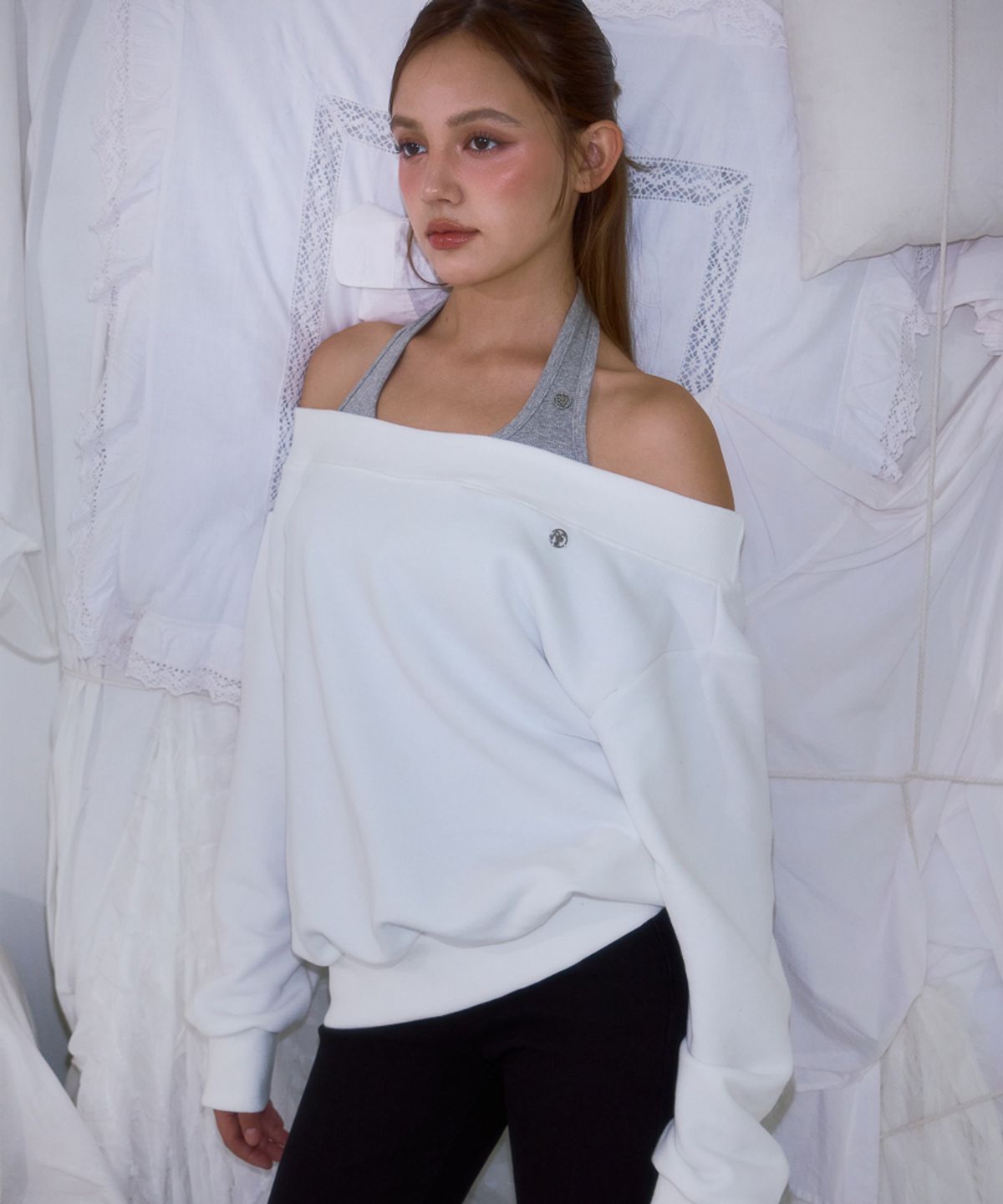 로제프란츠(ROSEFRANTZ) Off Shoulder Sweatshirt [Ivory]