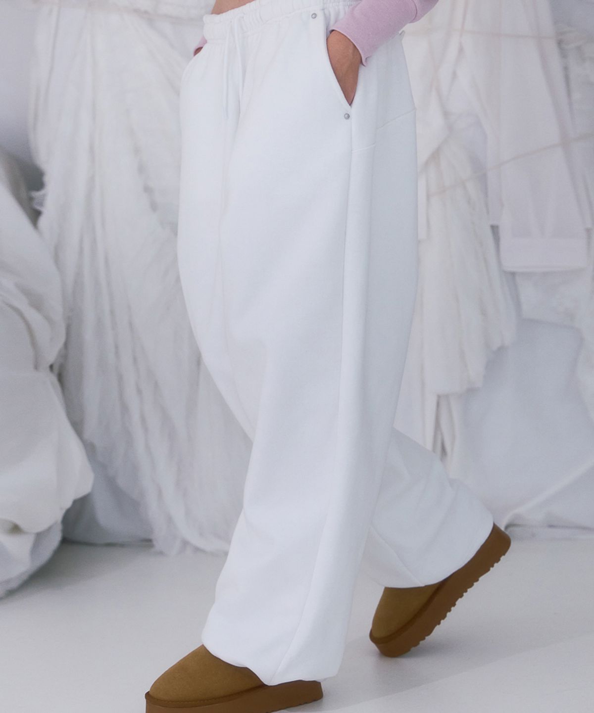 로제프란츠(ROSEFRANTZ) Back Point 2Way Sweatpants [Ivory]