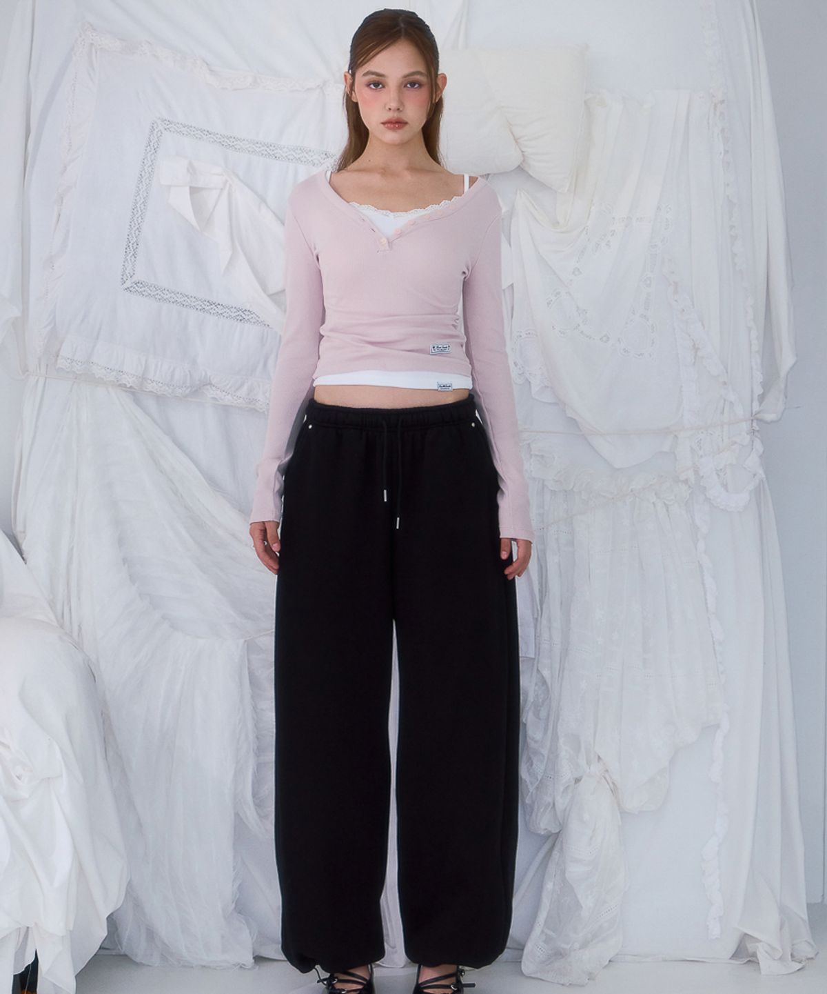 로제프란츠(ROSEFRANTZ) Back Point 2Way Sweatpants [Black]