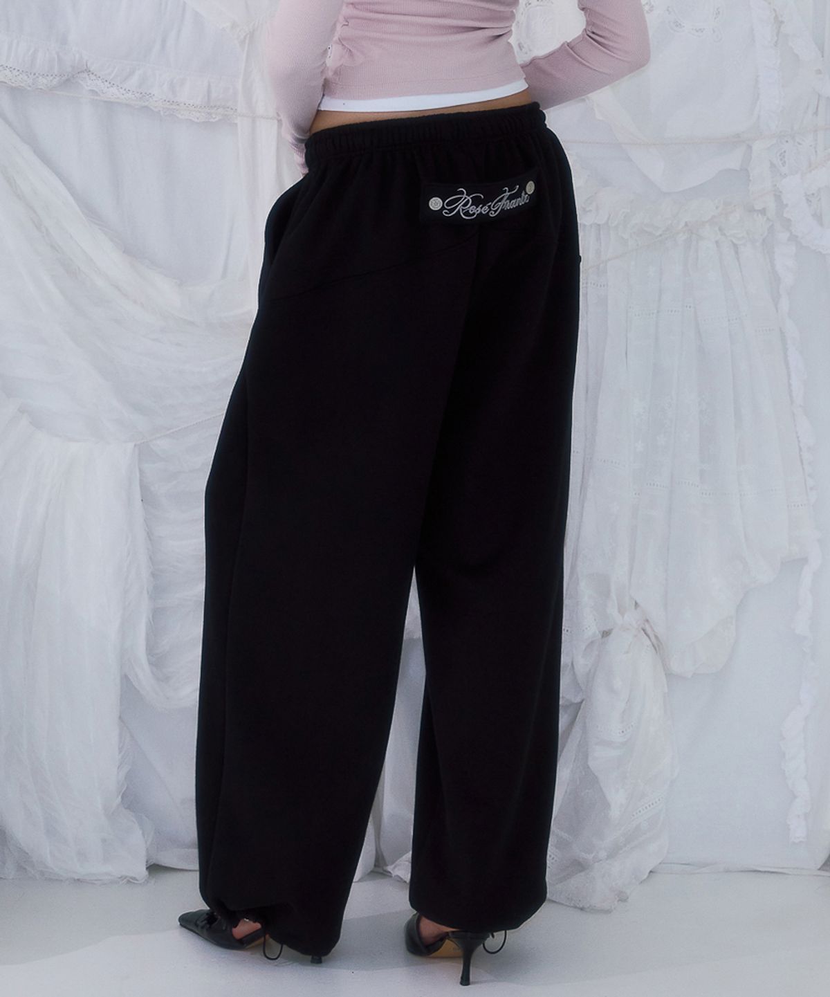 로제프란츠(ROSEFRANTZ) Back Point 2Way Sweatpants [Black]