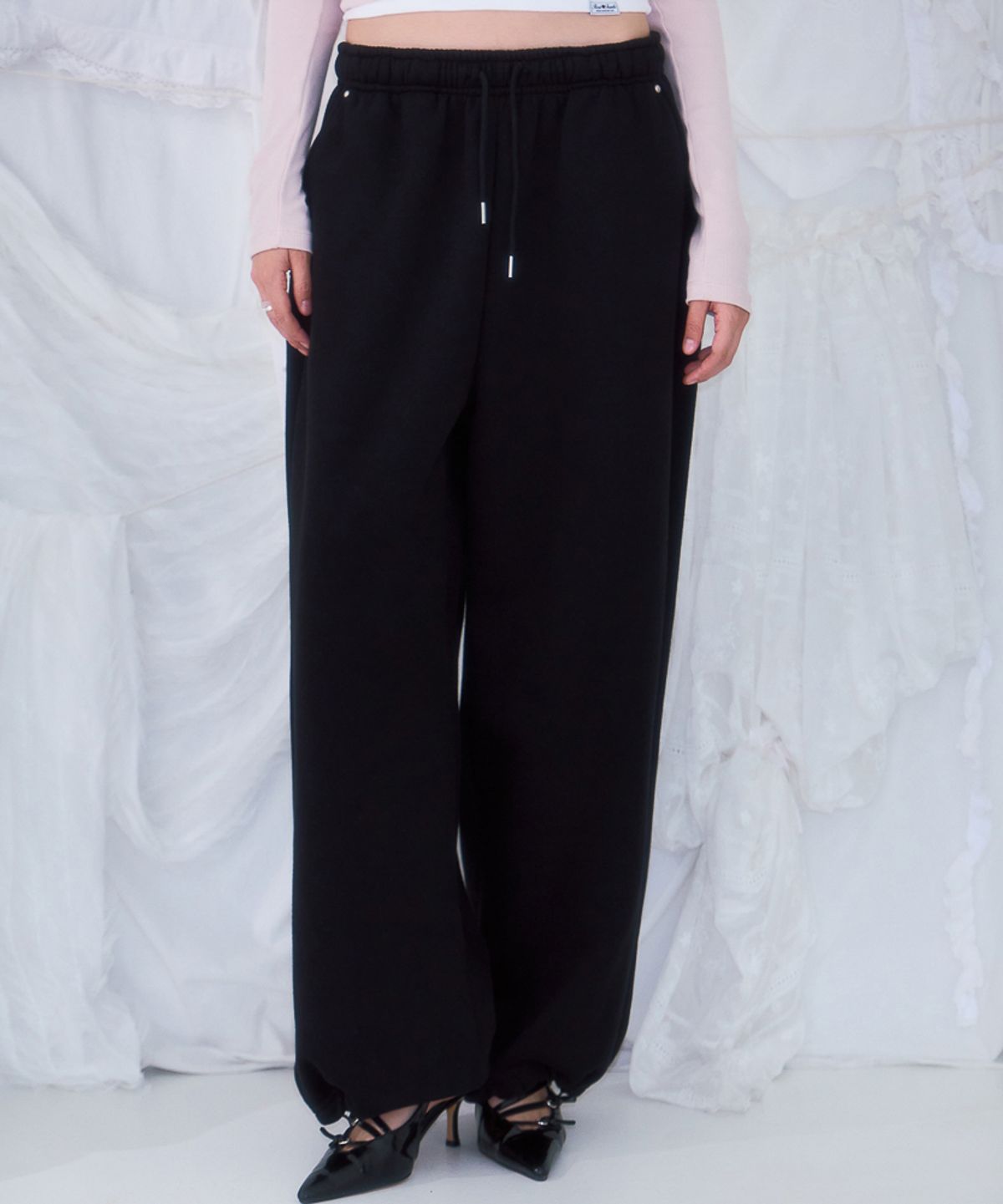 로제프란츠(ROSEFRANTZ) Back Point 2Way Sweatpants [Black]