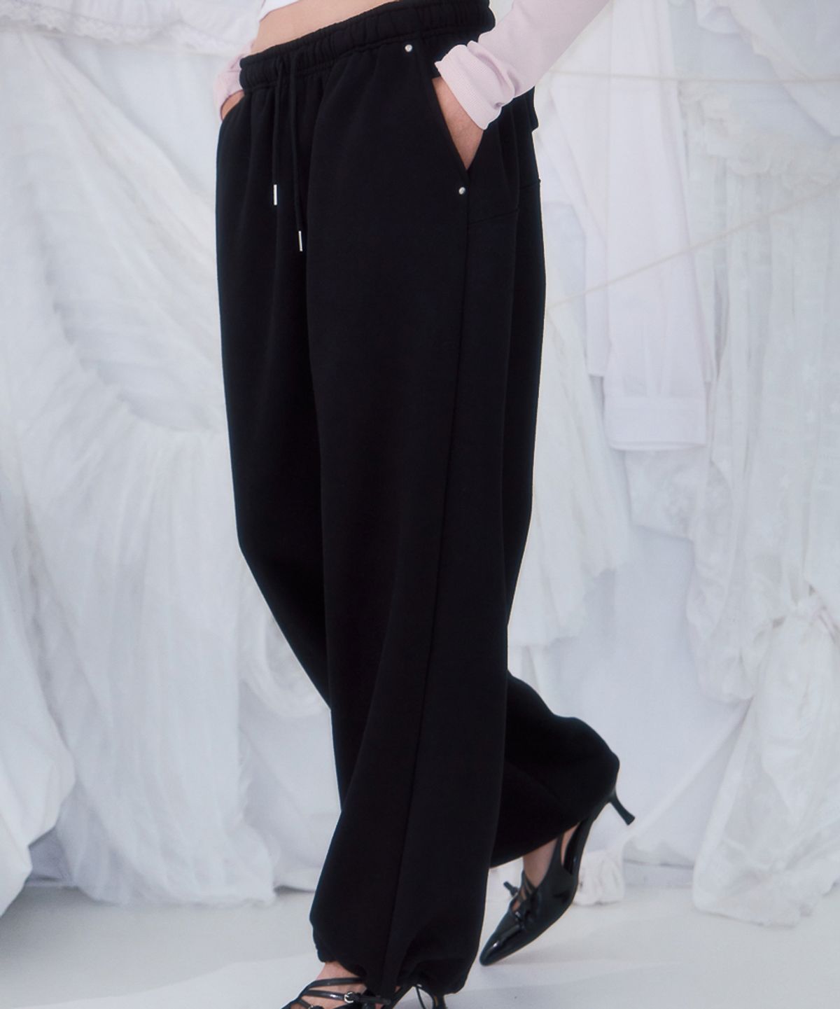로제프란츠(ROSEFRANTZ) Back Point 2Way Sweatpants [Black]