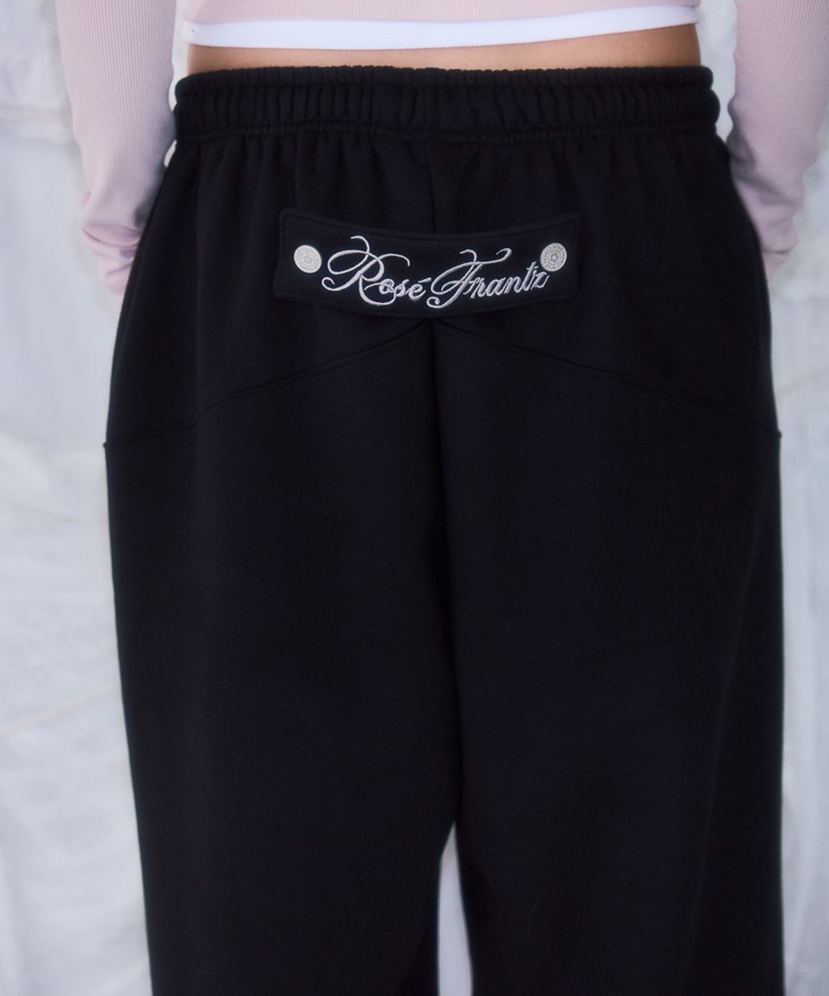 로제프란츠(ROSEFRANTZ) Back Point 2Way Sweatpants [Black]