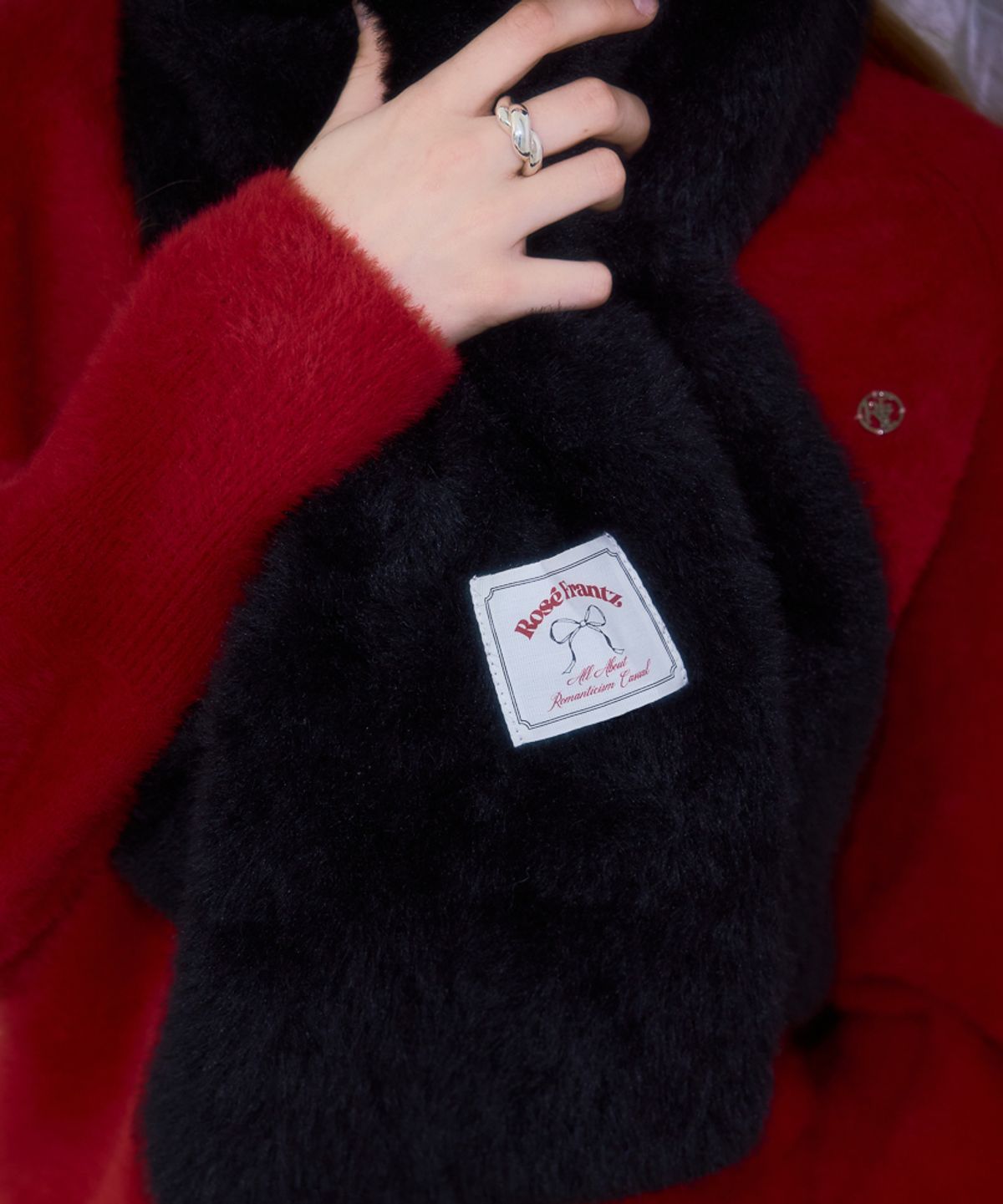 로제프란츠(ROSEFRANTZ) Cozy Fur Muffler [Black]