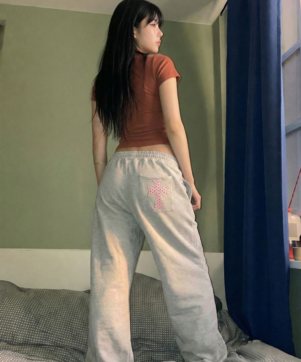 그레이버(GRAVER) [UNISEX]DOT CROSS 로고 자수 트레이닝 와이드 팬츠_2color