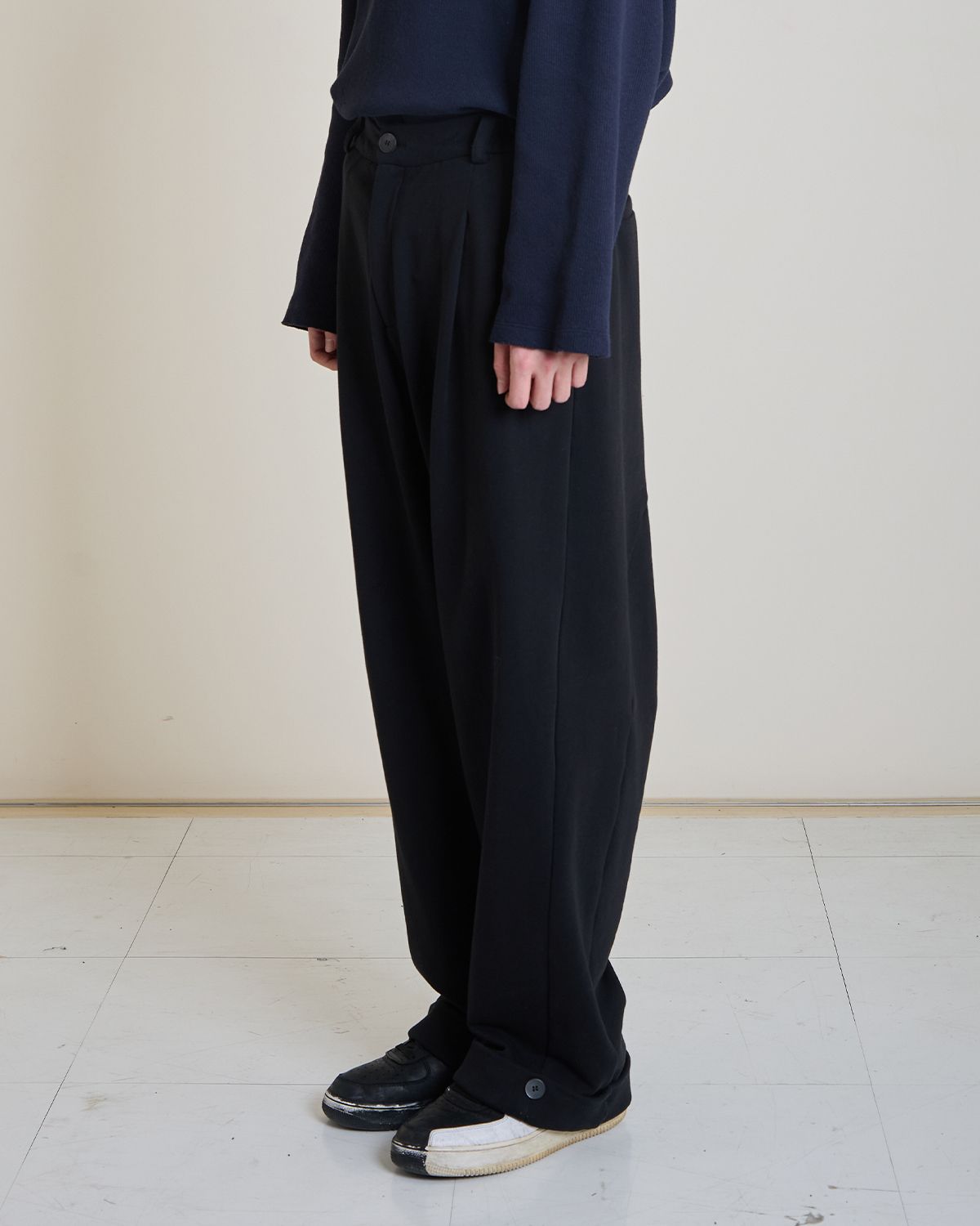 와이쏘씨리얼즈(WHYSOCEREALZ) Wide Baggie Trousers (black)